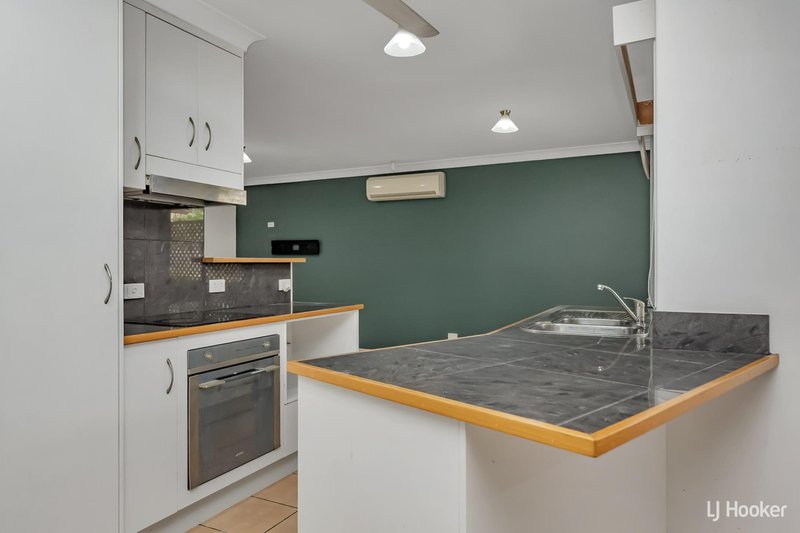 Photo - 2/24 Camp Street, Mundingburra QLD 4812 - Image 3