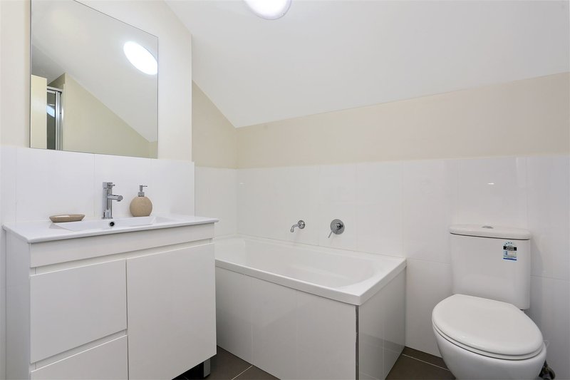 Photo - 2/24 Canberra Street, Oxley Park NSW 2760 - Image 4