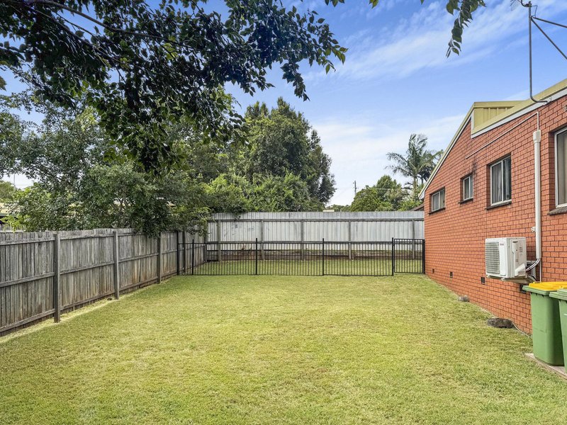 Photo - 2/24 Claret Street, Wilsonton Heights QLD 4350 - Image 3