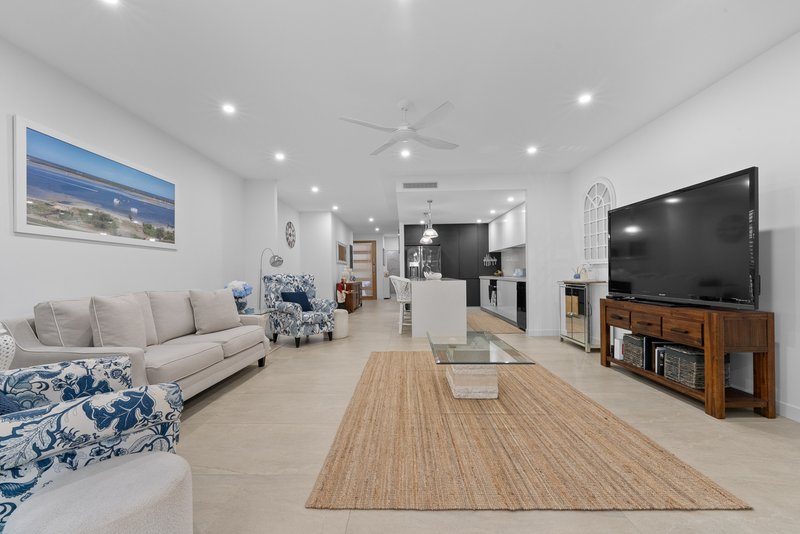 Photo - 2/24 Clark Street, Biggera Waters QLD 4216 - Image 5