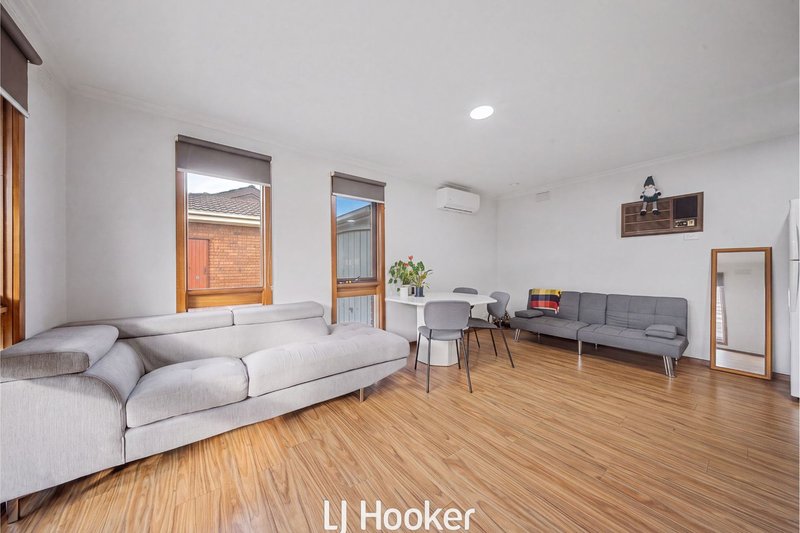 Photo - 2/24 Cullis Parade, Bayswater VIC 3153 - Image 5