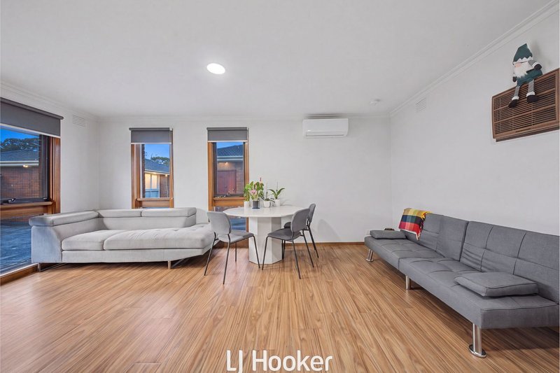 Photo - 2/24 Cullis Parade, Bayswater VIC 3153 - Image 6