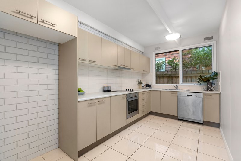 Photo - 2/24 Devon Street, Cheltenham VIC 3192 - Image 3