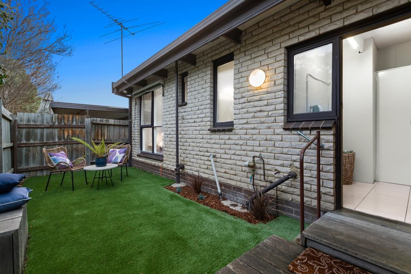 Photo - 2/24 Devon Street, Cheltenham VIC 3192 - Image 4