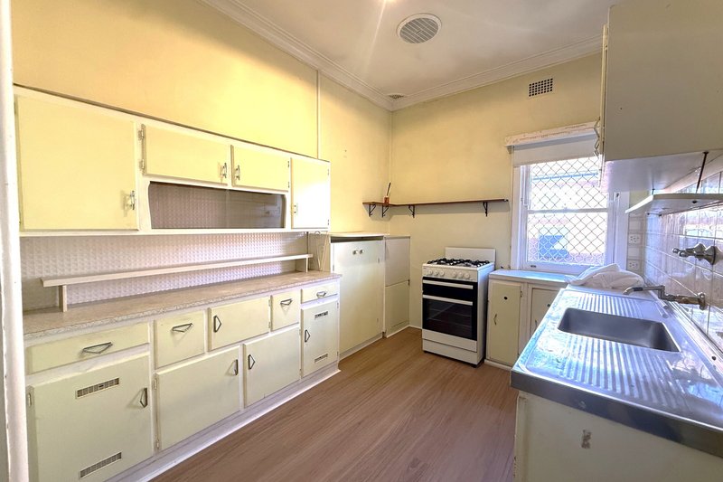Photo - 224 Durham Street, Bathurst NSW 2795 - Image 2