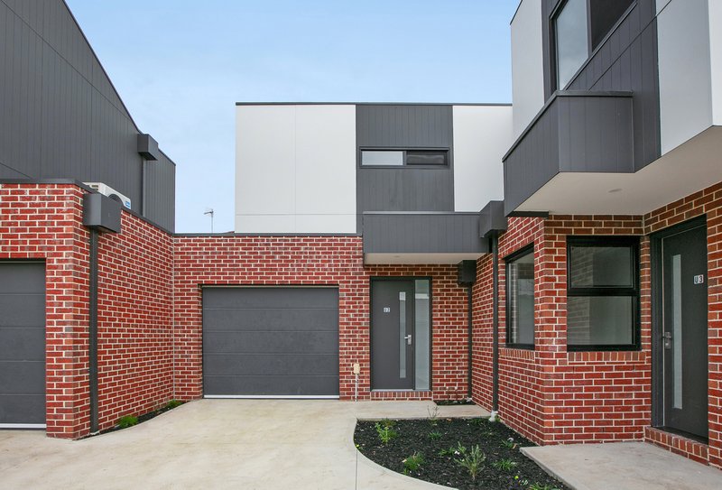 Photo - 2/24 Elm Street, Preston VIC 3072 - Image 2