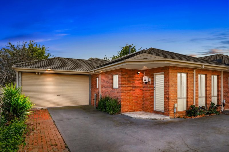 2/24 Henry Street, Melton VIC 3337