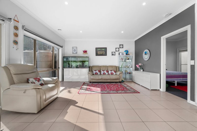 Photo - 2/24 Henry Street, Melton VIC 3337 - Image 2