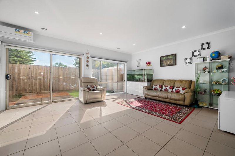 Photo - 2/24 Henry Street, Melton VIC 3337 - Image 3