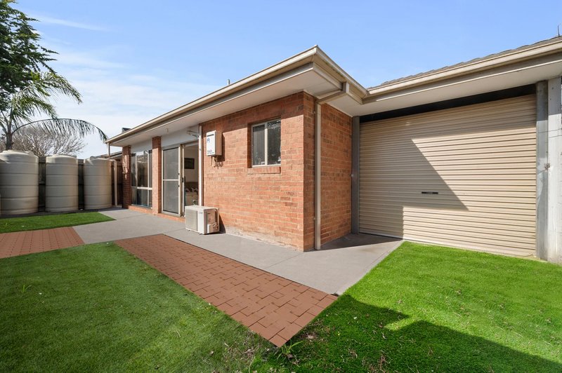 Photo - 2/24 Henry Street, Melton VIC 3337 - Image 8