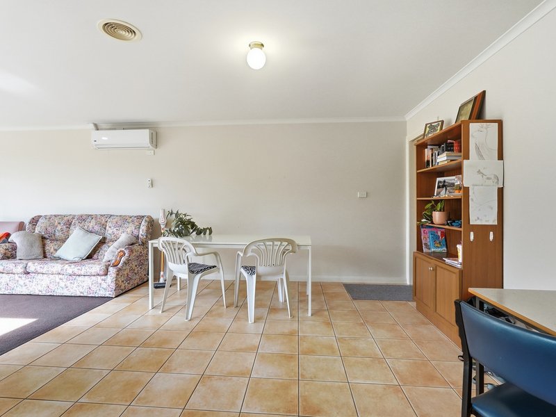 Photo - 2/24 Jabone Terrace, Bell Park VIC 3215 - Image 5