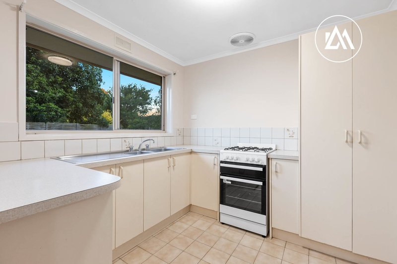 Photo - 2/24 Maxwell Court, Langwarrin VIC 3910 - Image 5