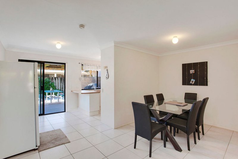 Photo - 2/24 Montezuma Drive, Burleigh Waters QLD 4220 - Image 5