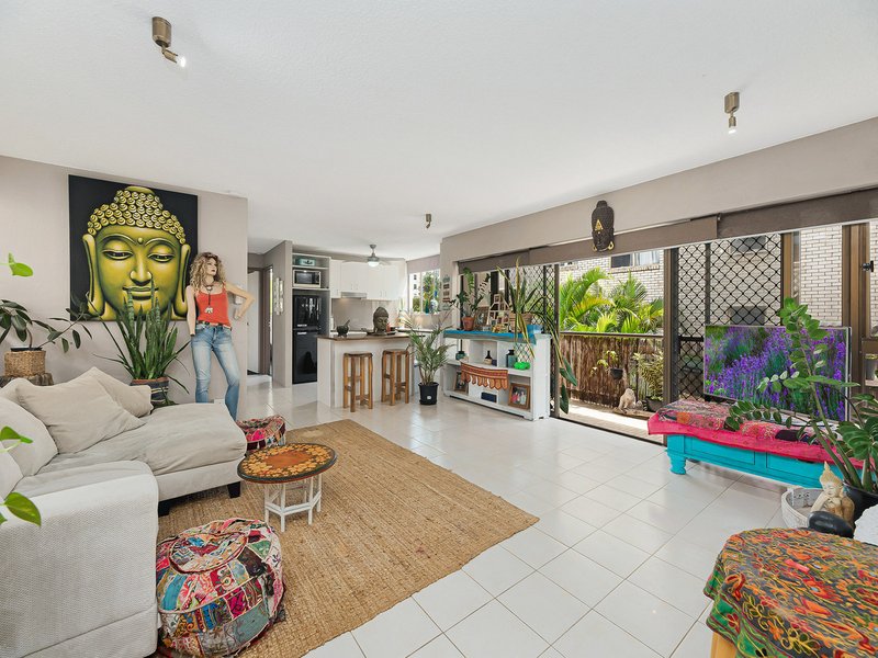 Photo - 2/24 Moreton Parade, Kings Beach QLD 4551 - Image 7