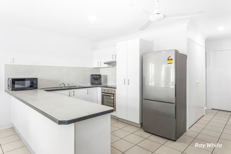 Photo - 2/24 Price Avenue, Kawana QLD 4701 - Image 2
