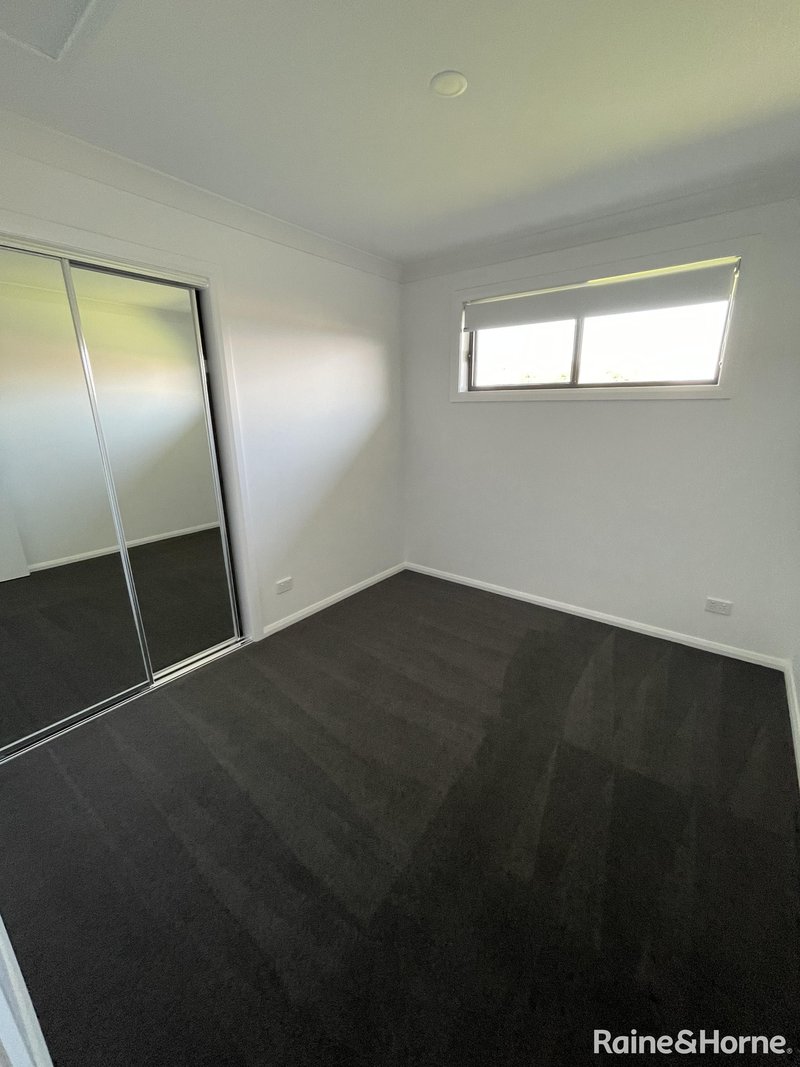 Photo - 2/24 Rodgers Road, West Tamworth NSW 2340 - Image 5