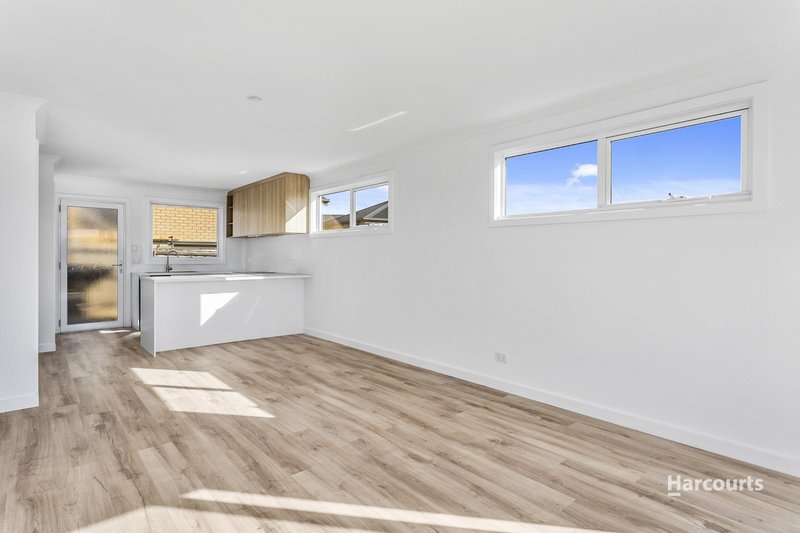 Photo - 2/24 Sandpiper Drive, Midway Point TAS 7171 - Image 2