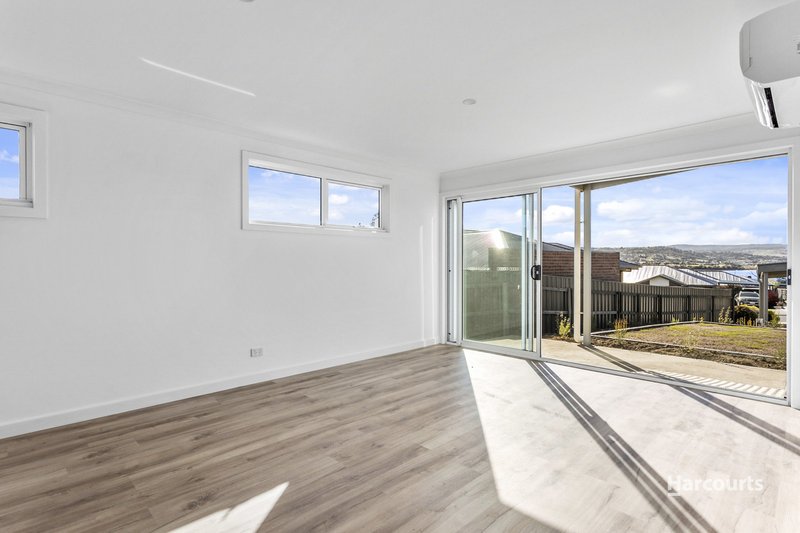 Photo - 2/24 Sandpiper Drive, Midway Point TAS 7171 - Image 3
