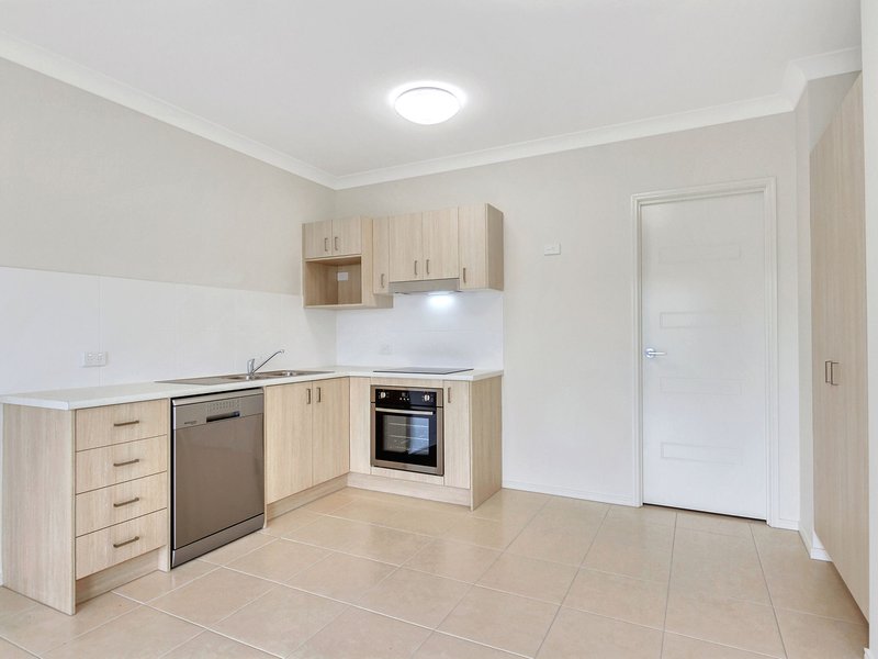 Photo - 2/24 Waratah Way, Morayfield QLD 4506 - Image 2