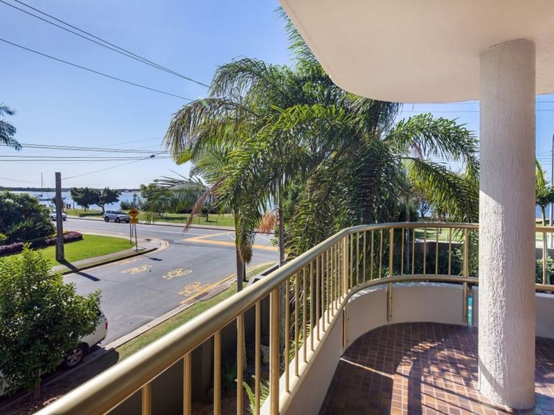 Photo - 2/240 Marine Parade, Labrador QLD 4215 - Image 9