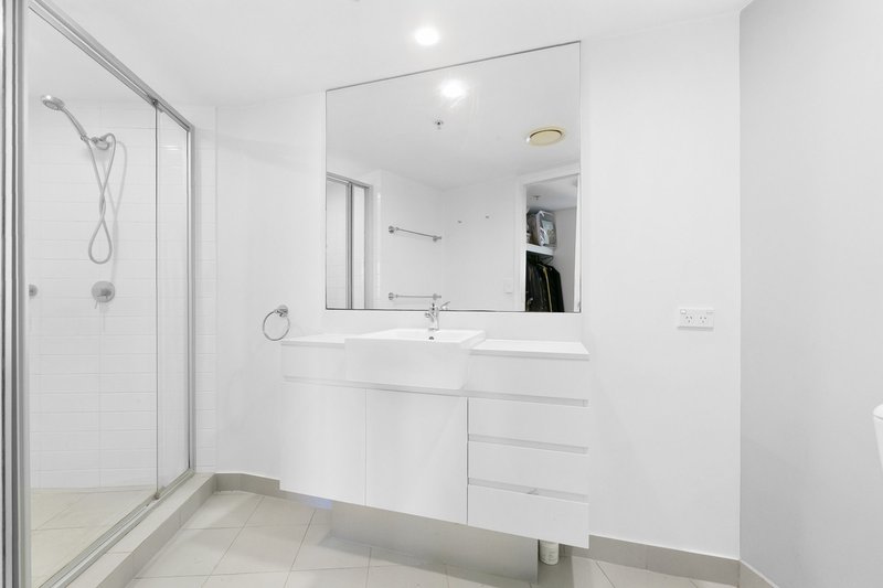 Photo - 22407/5 Lawson Street, Southport QLD 4215 - Image 8