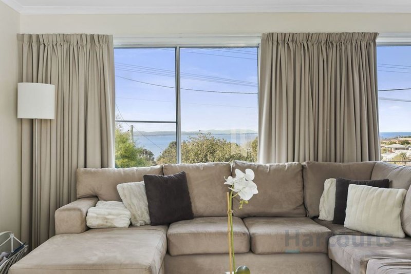 Photo - 2/241A Roslyn Ave , Blackmans Bay TAS 7052 - Image 3