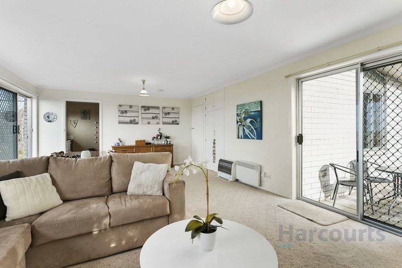 Photo - 2/241A Roslyn Ave , Blackmans Bay TAS 7052 - Image 4