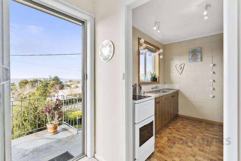 Photo - 2/241A Roslyn Ave , Blackmans Bay TAS 7052 - Image 10