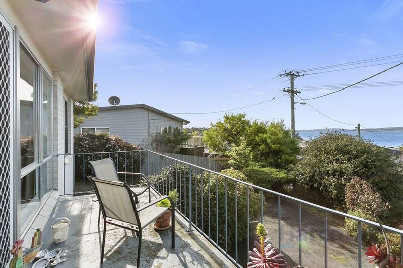 Photo - 2/241A Roslyn Ave , Blackmans Bay TAS 7052 - Image 12