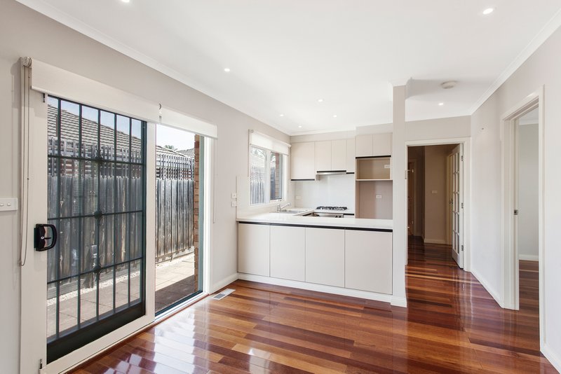 Photo - 2/242 Koornang Road, Carnegie VIC 3163 - Image 2