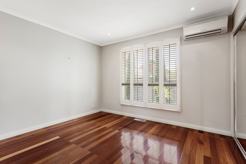 Photo - 2/242 Koornang Road, Carnegie VIC 3163 - Image 4