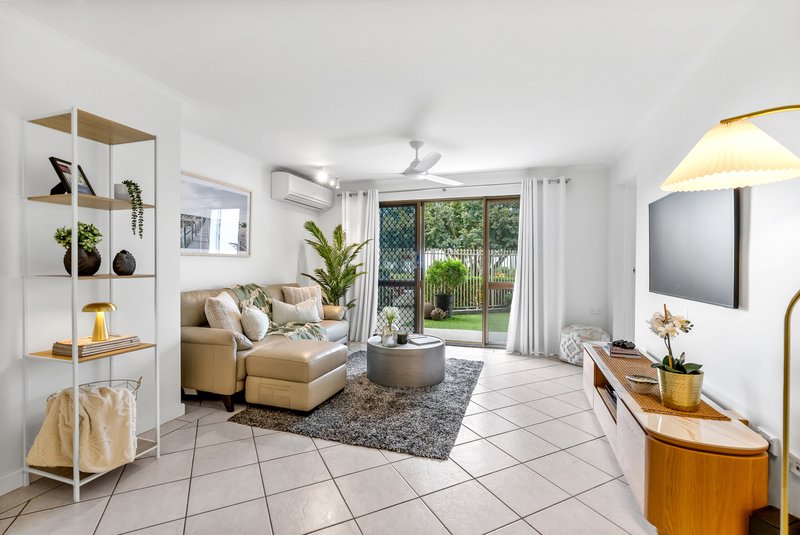 Photo - 2/249-255 Esplanade , Cairns North QLD 4870 - Image 1
