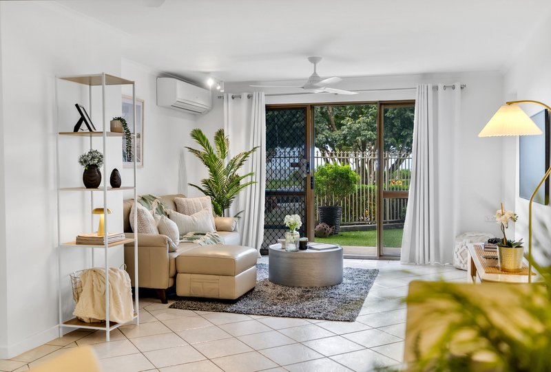 Photo - 2/249-255 Esplanade , Cairns North QLD 4870 - Image 2
