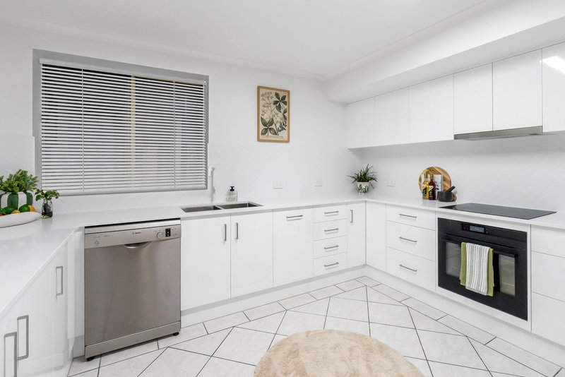 Photo - 2/249-255 Esplanade , Cairns North QLD 4870 - Image 3