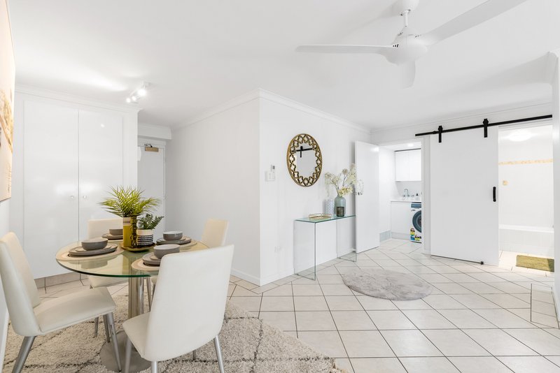 Photo - 2/249-255 Esplanade , Cairns North QLD 4870 - Image 7