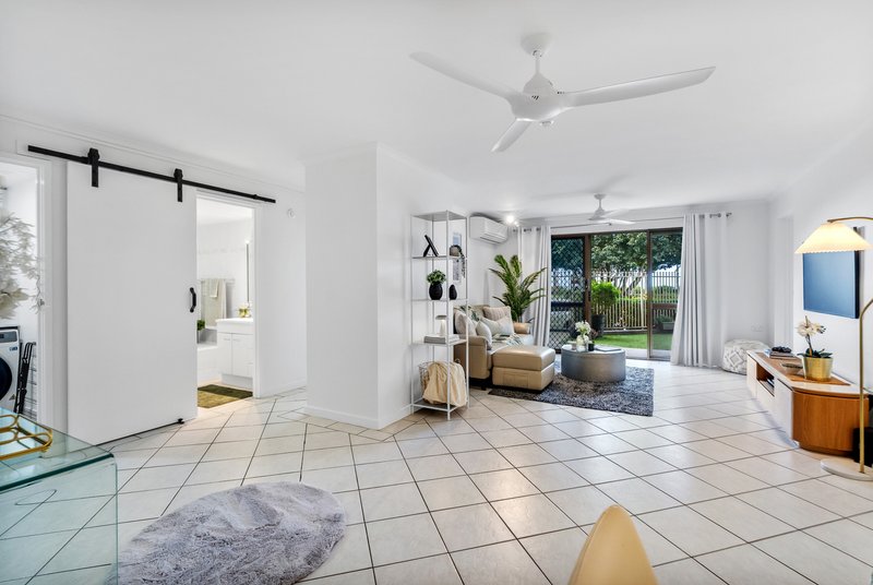 Photo - 2/249-255 Esplanade , Cairns North QLD 4870 - Image 9