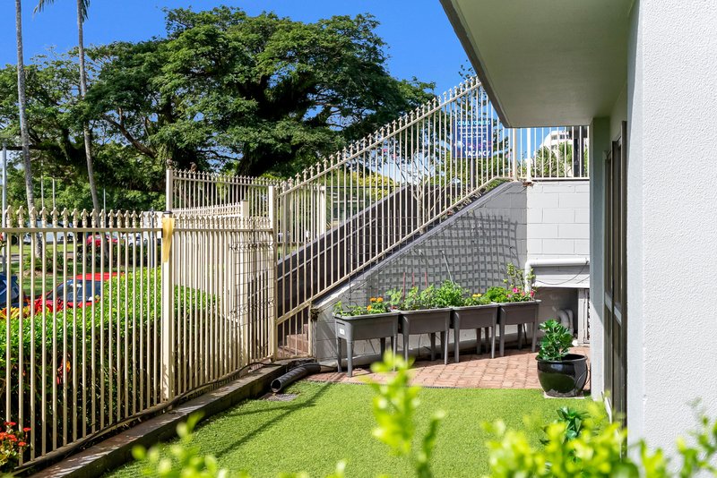 Photo - 2/249-255 Esplanade , Cairns North QLD 4870 - Image 24