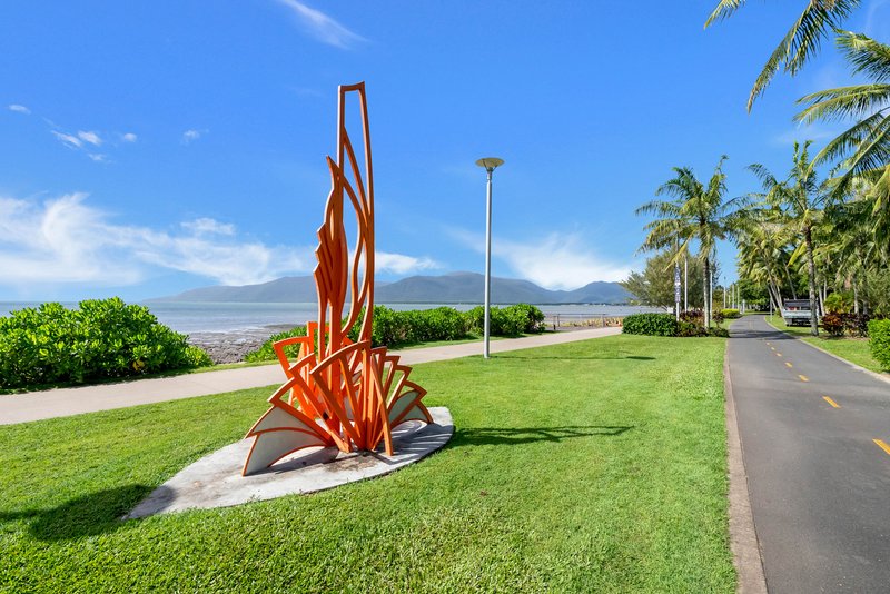 Photo - 2/249-255 Esplanade , Cairns North QLD 4870 - Image 30