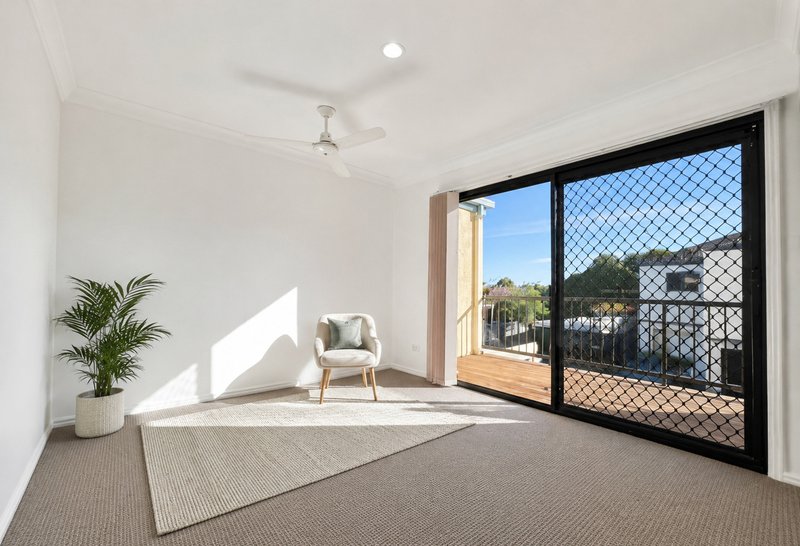 Photo - 2/249 Christine Avenue, Varsity Lakes QLD 4227 - Image 4