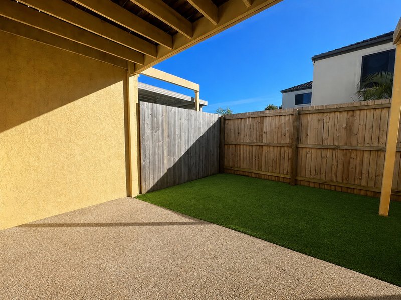 Photo - 2/249 Christine Avenue, Varsity Lakes QLD 4227 - Image 8