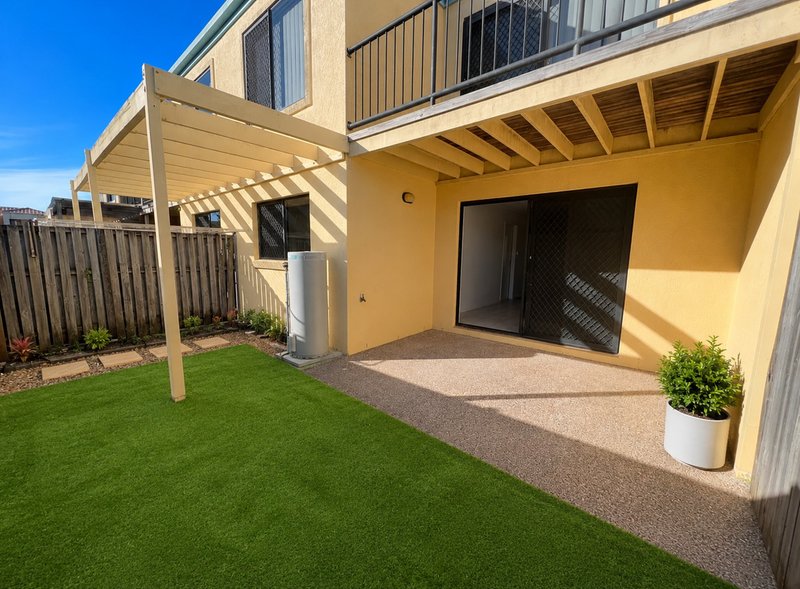 Photo - 2/249 Christine Avenue, Varsity Lakes QLD 4227 - Image 9