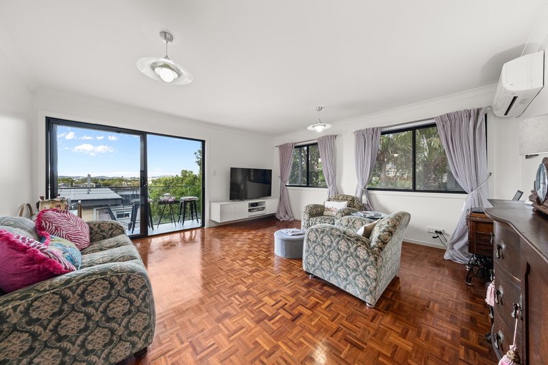 Photo - 2/24a Crescent Road, Hamilton QLD 4007 - Image 5