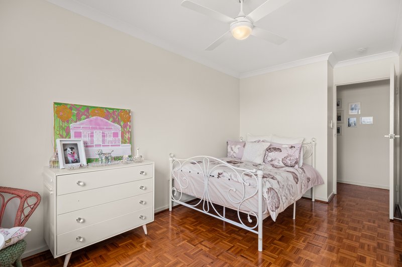 Photo - 2/24a Crescent Road, Hamilton QLD 4007 - Image 8