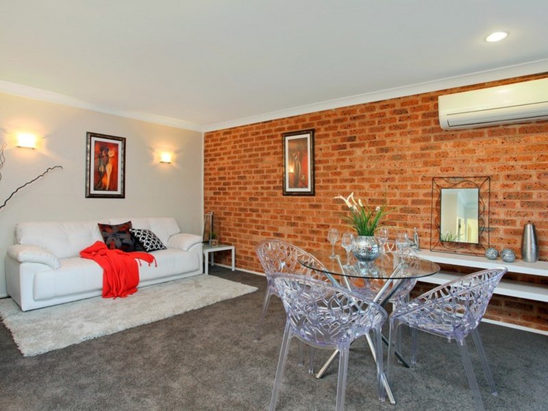 Photo - 2/25-27 Fifth Avenue, Blacktown NSW 2148 - Image 2