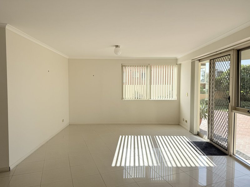 Photo - 2/25-27 Ocean Parade, The Entrance NSW 2261 - Image 3