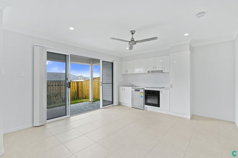 Photo - 2/25 Barnyard Drive, Park Ridge QLD 4125 - Image 2