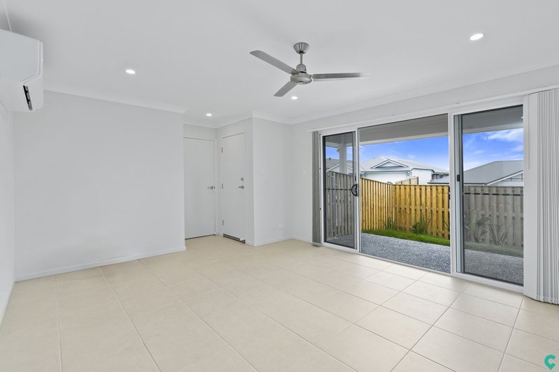 Photo - 2/25 Barnyard Drive, Park Ridge QLD 4125 - Image 4