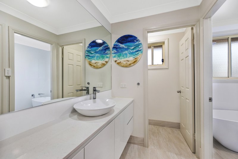 Photo - 2/25 Charles Kay Drive, Terrigal NSW 2260 - Image 6