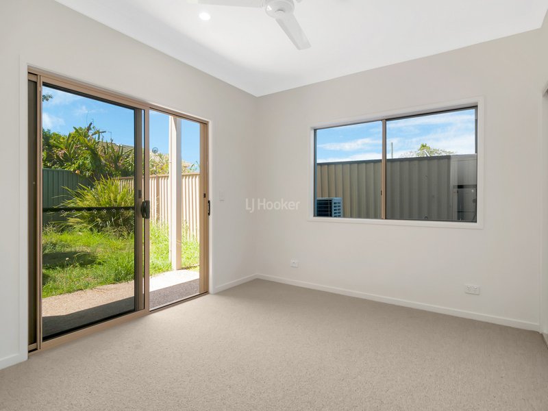 Photo - 2/25 Clark Street, Biggera Waters QLD 4216 - Image 8