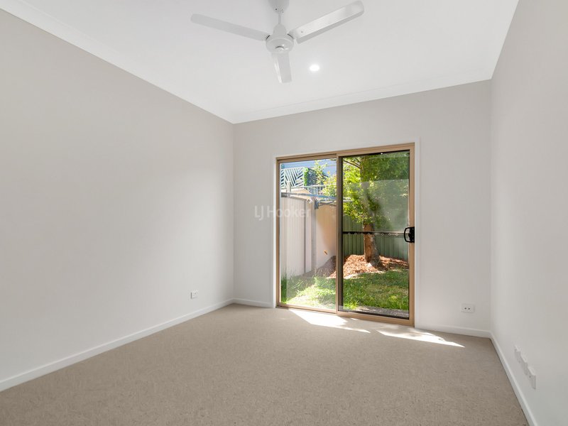 Photo - 2/25 Clark Street, Biggera Waters QLD 4216 - Image 9